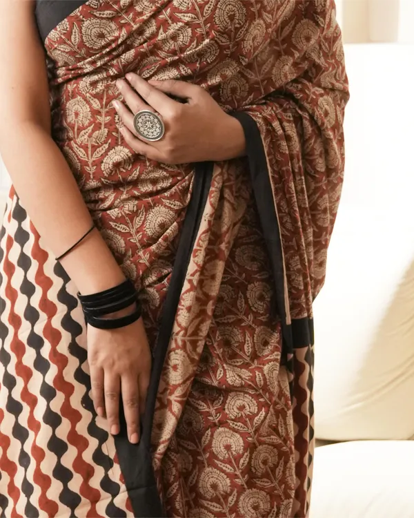 Red_Cotton_Floral_Print_Mulmul_Saree_For_Women
